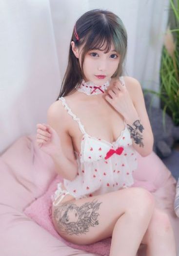 强硬的问题学生是相亲对象