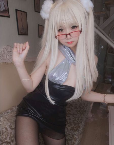 异国女人在巴黎