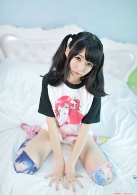 ktv公主在间里被扒开丁字